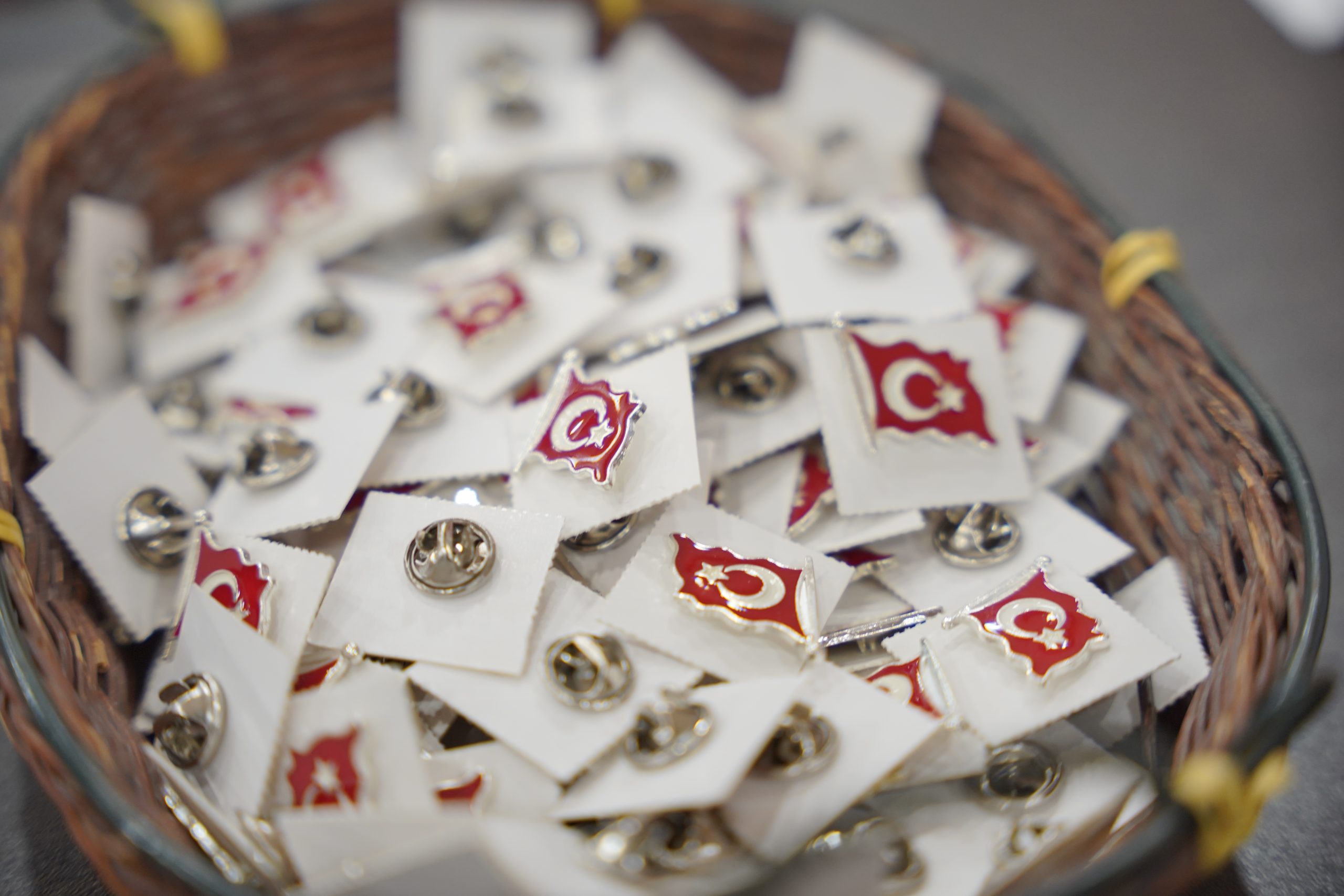 TÜRK BAYRAKLI YAKA ROZETİ